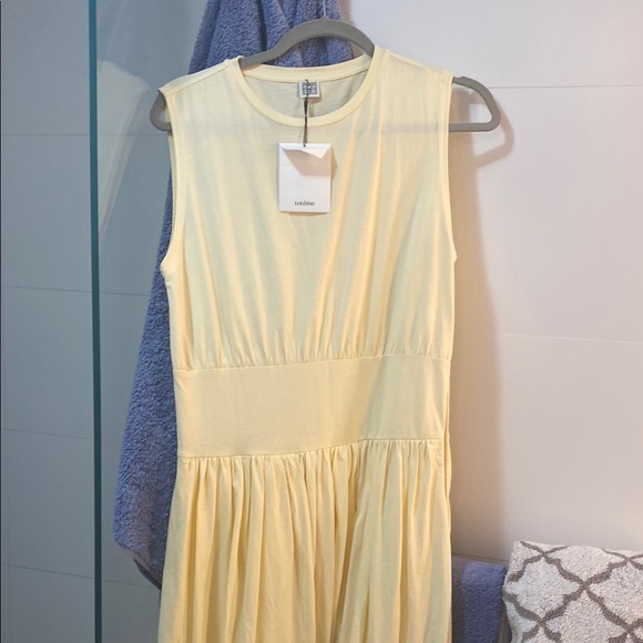 Light cream  Sleeveless Dress - Picture 2 of 5